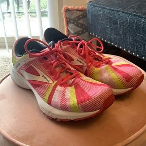 Brooks Run Happy Launch 5 sneakers